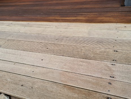 Holzterrasse nach der Reinigung ölen Holzterrasse nach der Reinigung ölen